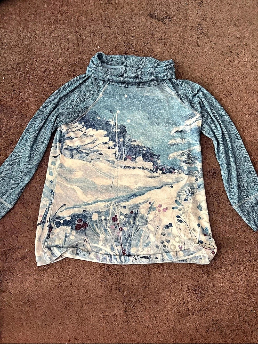 Artfully Uncommons Floral Mock Neck Tunic in Blue & White
